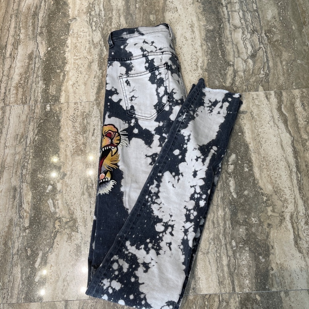 GUCCI WOMAN TIE DYE EMBROIDERED TIGER SKINNY JEANS - Picture 3 of 13